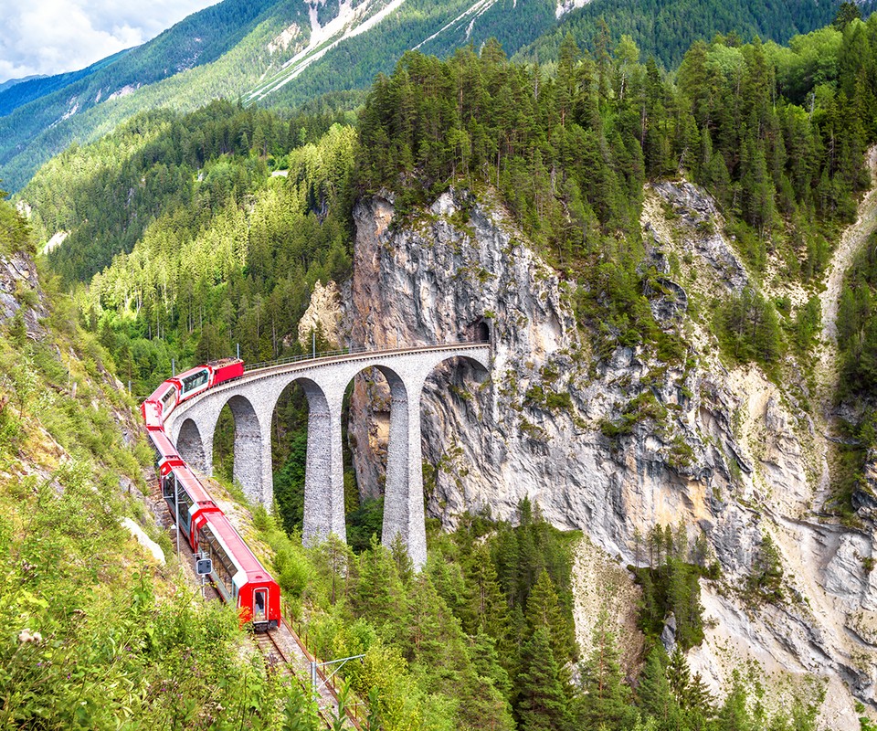 Best Way to Travel in Switzerland: Private Chauffeur vs Public Transport